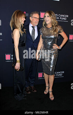 Kate Capshaw, Steven Spielberg und Rita Wilson die Teilnahme an ' der Frauen Krebs des Forschungsfonds einen unvergesslichen Abend" Benefizgala im Beverly Wilshire Hotel Vier Jahreszeiten am 27. Februar in Beverly Hills, Kalifornien 2018. Stockfoto