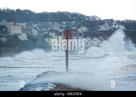 Dawlish, Devon, Großbritannien. 28. Februar, 2018. Stürmischen Bedingungen, die von der so genannten "Tier aus dem Osten" zerschlägt Dawlish, Devon, Großbritannien Mittwoch, 28. Februar 2018 Credit: James Dale/Alamy Leben Nachrichten verursacht Stockfoto