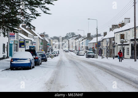 Celbridge, Kildare, Irland. 28 Feb 2018: Hauptstraße in Celbridge im Schnee bedeckt als extreme Wetterbedingungen in ganz Irland. Tier aus dem Osten hits irische Städte. Starker Schneefall in Celbridge County Kildare. Stockfoto