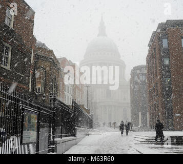 London, Großbritannien. 28. Februar, 2018. Blizzard in London, London, UK Credit: Marian Lesko / alamy Leben Nachrichten Stockfoto