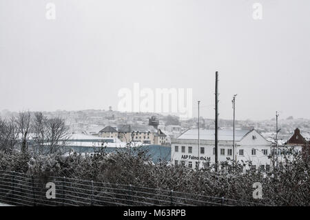 Falmouth, Großbritannien. 28. Februar 2018. Falmouth Stadt bedeckt im Schnee, Cornwall. Lisa Söderström/Alamy leben Nachrichten Stockfoto