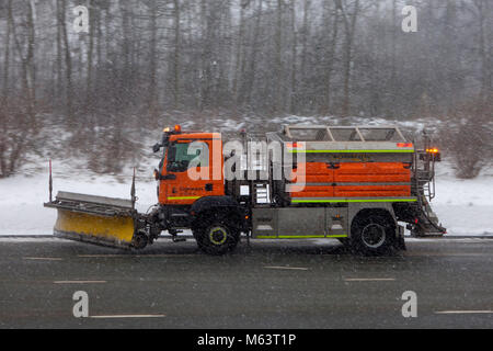 Leeds, Großbritannien. 28. Februar, 2018. Das Einfrieren der Arktis Wetter genannt das Tier aus dem Osten bringt Schnee und schlechtes Wetter nach Leeds, UK Credit: Mint Fotografie/Alamy leben Nachrichten Stockfoto