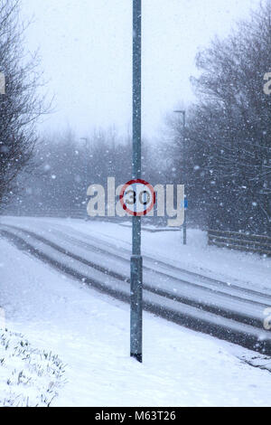 Leeds, Großbritannien. 28. Februar, 2018. Das Einfrieren der Arktis Wetter genannt das Tier aus dem Osten bringt Schnee und schlechtes Wetter nach Leeds, UK Credit: Mint Fotografie/Alamy leben Nachrichten Stockfoto