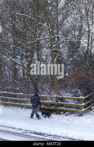 Leeds, Großbritannien. 28. Februar, 2018. Das Einfrieren der Arktis Wetter genannt das Tier aus dem Osten bringt Schnee und schlechtes Wetter nach Leeds, UK Credit: Mint Fotografie/Alamy leben Nachrichten Stockfoto