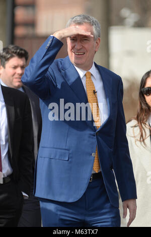 New York, USA. 28 Feb, 2018. Bürgermeister Bill De Blasio und Gemeindeleitern verkünden den Beginn der Bauarbeiten auf der Lower East Side New York City Ferry Landing am 28. Februar in New York 2018. Credit: Erik Pendzich/Alamy leben Nachrichten Stockfoto