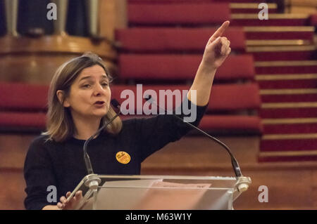 London, Großbritannien. 28. Februar 2018. Sally Hunt UCU Allgemeine Secretaryspeaks am UCU zentrale Halle Rally am Ende des März am fünften Tag von ihren Streik zu erhalten die Hochschulen mit Ihnen über Renten und Zahlen zu sprechen. Studiengebühren sind drastisch angestiegen, aber Universität Lehrer zahlen stagniert hat, mit einer steigenden Menge an die Lehre von den in Teil gemacht wird, oder Null Stunden Verträge. Credit: Peter Marschall/Alamy leben Nachrichten Stockfoto