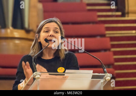 London, Großbritannien. 28. Februar 2018. Sally Hunt UCU Allgemeine Secretaryspeaks am UCU zentrale Halle Rally am Ende des März am fünften Tag von ihren Streik zu erhalten die Hochschulen mit Ihnen über Renten und Zahlen zu sprechen. Studiengebühren sind drastisch angestiegen, aber Universität Lehrer zahlen stagniert hat, mit einer steigenden Menge an die Lehre von den in Teil gemacht wird, oder Null Stunden Verträge. Credit: Peter Marschall/Alamy leben Nachrichten Stockfoto