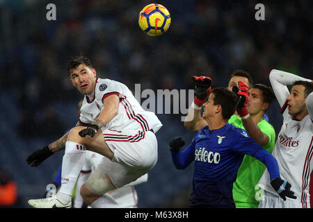 Rom, Italien. 28 Feb, 2018. 28.02.2018. Stadio Olimpico, Rom, Italien. Tim Cup 2018. Romagnoli in Aktion während der halbfinale Tim Fussball-WM 2018 Match zwischen SS Lazio vs AC Mailand im Stadio Olimpico in Rom. Credit: Unabhängige Fotoagentur/Alamy leben Nachrichten Stockfoto
