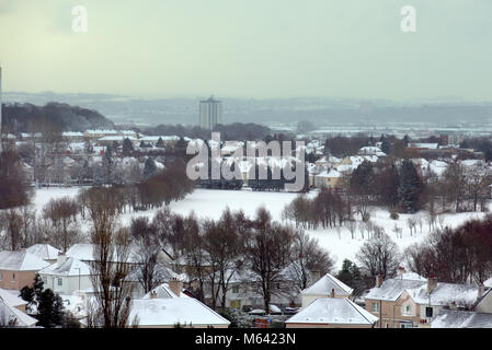 Glasgow, Schottland. 28.Februar 2018. UK Wetter: Das Tier aus dem Osten Wetter erstreckt sich im Süden der Stadt Stadt als der Blizzard Schnee und einem Flash whiteout Sichtbarkeit abdeckt. Credit: Gerard Fähre / alamy Leben Nachrichten Stockfoto