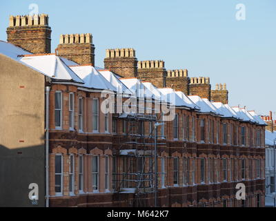 Sheerness, Kent, Großbritannien. 28 Feb, 2018. UK Wetter: ein sehr kalter aber sonniger Morgen in Sheerness nach mehr Schneefall über Nacht. Credit: James Bell/Alamy leben Nachrichten Stockfoto