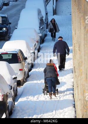 Sheerness, Kent, Großbritannien. 28 Feb, 2018. UK Wetter: ein sehr kalter aber sonniger Morgen in Sheerness nach mehr Schneefall über Nacht. Credit: James Bell/Alamy leben Nachrichten Stockfoto