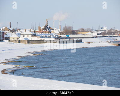 Sheerness, Kent, Großbritannien. 28 Feb, 2018. UK Wetter: ein sehr kalter aber sonniger Morgen in Sheerness nach mehr Schneefall über Nacht. Credit: James Bell/Alamy leben Nachrichten Stockfoto