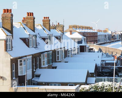 Sheerness, Kent, Großbritannien. 28 Feb, 2018. UK Wetter: ein sehr kalter aber sonniger Morgen in Sheerness nach mehr Schneefall über Nacht. Credit: James Bell/Alamy leben Nachrichten Stockfoto