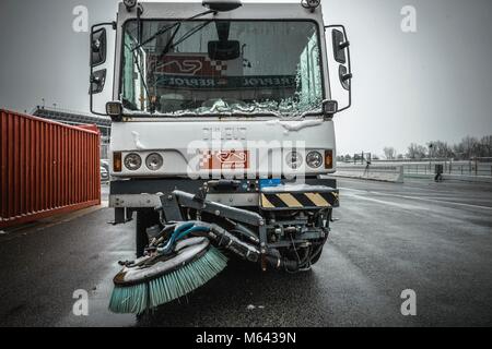 Barcelona, Spanien. 28. Februar, 2018: Die Sitzung starten Ist aufgrund widriger Wetterbedingungen am Tag 3 der Formel-1-Prüfung am Circuit de Catalunya Kredit verzögert: Matthias Oesterle/Alamy leben Nachrichten Stockfoto