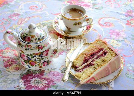 Nachmittagstee im himmlischen Cafe - chocolatier, Peebles, Carmarthenshire, Wales Stockfoto