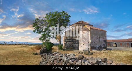 Bild und Bild des Byzantinischen romanische Kirche Santa Sabina in Santa Sabina Nuraghischen archäologische Stätte, Mittlere Bronzezeit, Silanus, Sardi Stockfoto