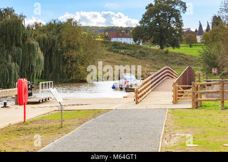 Die neue Teston Lock auf dem Fluss Medway in Teston in der Nähe von Maidstone, Kent, Großbritannien Stockfoto