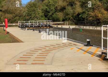 Die neue Teston Lock auf dem Fluss Medway in Teston in der Nähe von Maidstone, Kent, Großbritannien Stockfoto