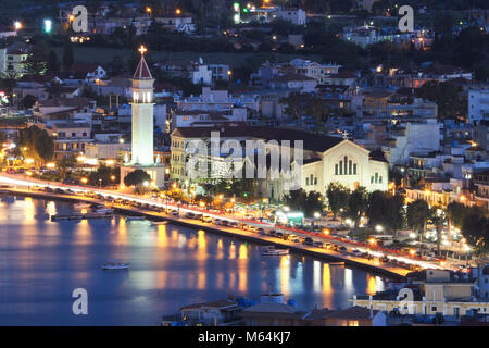 Zakynthos Stadt Zakynthos Griechenland in der Nacht. Zentrum der Stadt, in der Nähe des Hafens. Wichtige touristische Attraktion Stockfoto