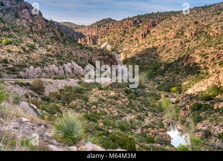 Devils Canyon in den Superstition Mountains, Gila Pinal malerische Straße, bei Sonnenuntergang, in der Nähe von Superior, Arizona, USA Stockfoto