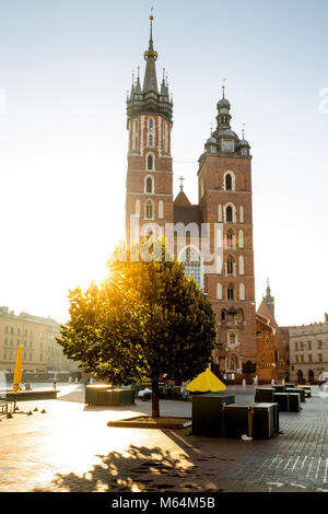 Altstadt Ansicht mit der Adam-mickiewicz-Denkmal und die Marienkirche in Krakau Stockfoto