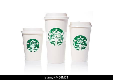 Weißbuch Starbucks Kaffee Tassen in 3 Größen auf weißem Hintergrund Stockfoto