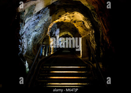 Tunnel unter dem Schlossberg mitten in der Österreichischen Stadt Graz. Der Tunnel ist Teil eines komplexen, die während des Zweiten Weltkrieges 2 bis Sie gebaut wurde Stockfoto