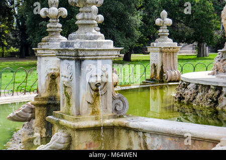 Antiken Brunnen in der Villa Doria-Pamphili in Rom Stockfoto