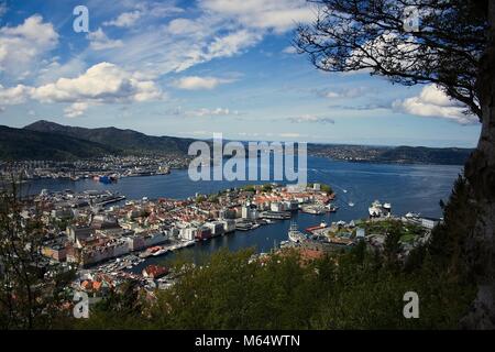 Panorama von Bergen in Norwegen. Stadt - Hafen - Bucht Stockfoto