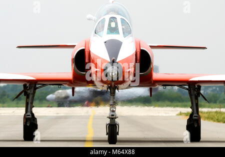 Serbische militärische Flugzeuge G-4 Super Galeb am Flugplatz Stockfoto