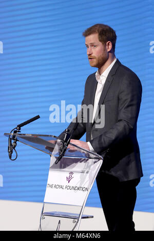 Prinz Harry liefert eine Rede während der erste königliche Stiftung Forum in Central London. Stockfoto