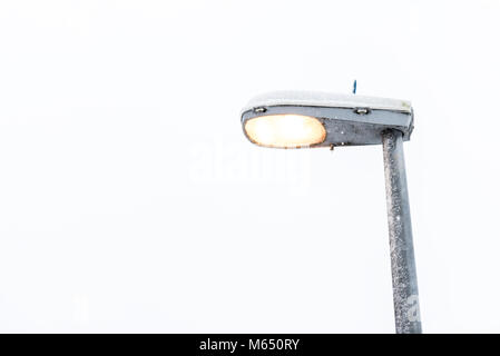 Lamp Post im Schnee - Falmouth, Cornwall, Großbritannien Stockfoto