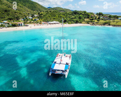 Mystic Cruises Touristenkatamaran, Turner's Beach, Picarts Bay, Antigua Stockfoto