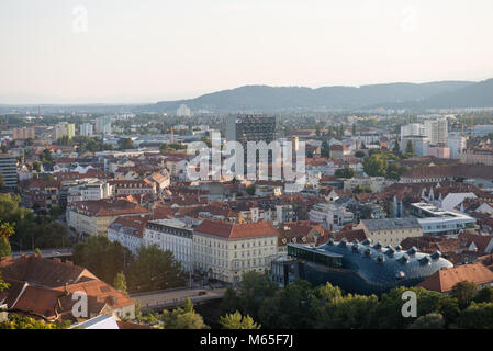 Panorama von Graz in Österreich aus dem Castle Hill gesehen (Schlossberg) Stockfoto