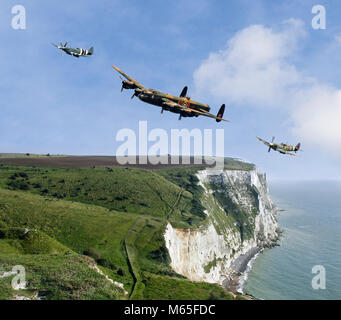 Digital geändert Bild des zweiten Weltkriegs Bomber und Jagdflugzeuge über den weißen Klippen von Dover Stockfoto