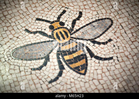Rathaus von Manchester Mosaik Marmor Fliesen in der Form einer Biene außerhalb der Großen Halle Stockfoto