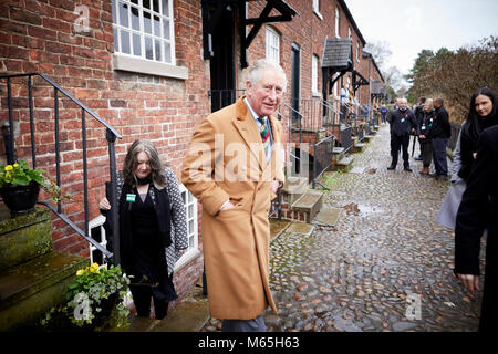 Seine königliche Hoheit Prinz Charles von Wales Besuch in Quarry Bank Mill und die styal Bereich. Stockfoto