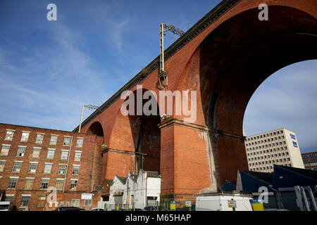 Tragen Mühle oder Wehr Mühle in Stockport. Die ehemalige Baumwollspinnerei steht unter dem Viadukt Stockport Stockfoto