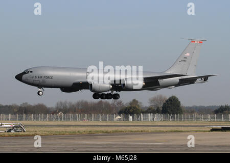 Ohio Air National Guard KC-135 Tankflugzeug von Rickenbacker ANGB Landung auf Piste 29 auf RAF Mildenhall. Stockfoto