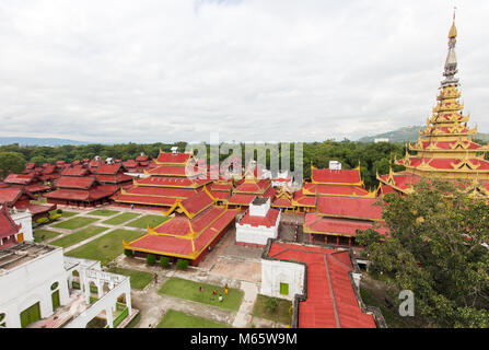 Das Mandalay Royal Palace Complex von oben gesehen, Myanmar (Birma). Stockfoto