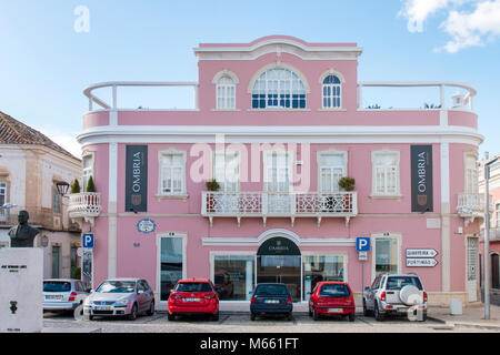 Loulé, PORTUGAL - 4 Februar, 2018 - Im freien Blick auf die typische Architektur der Stadt Loulé, Portugal. Stockfoto