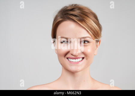 Konzept der Hautverjüngung. Frau vor nach kosmetischen Verfahren und Anti age Therapie Stockfoto