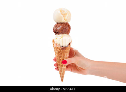 Schokolade und Vanille Eis auf weißem Hintergrund. Hand mit Eis. Stockfoto