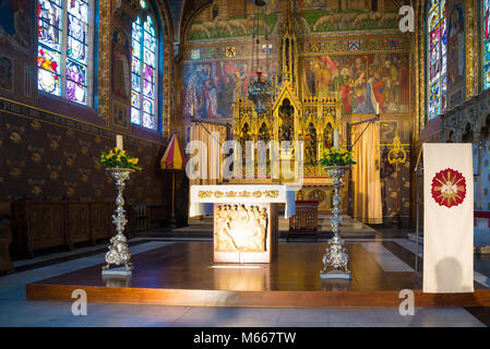 Brügge, Belgien - 18 April 2017: Innenraum der Basilika des Heiligen Blutes - van het Heilig Bloed Basiliek Stockfoto