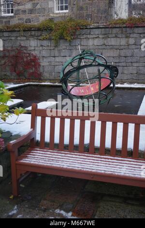 MacRobert Memorial Garden, Universität Aberdeen, Aberdeen. An einem verschneiten Wintertag. Schottland, Großbritannien. Stockfoto