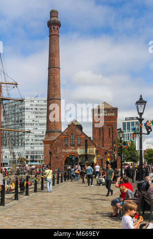 Die wiederhergestellten Pumpenhaus Pub und Restaurant, Albert Dock, Liverpool, England, Merseyside, UK, Vereinigtes Königreich Stockfoto
