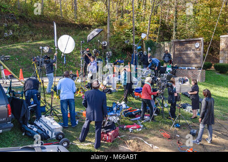 West Virginia, Appalachia Appalachia, Alderson, Bundesgefängnis für Frauen, Camp Cupcake, ländlich, Land, Land, Eingang, Front, Medienberichterstattung, Reporter, A Stockfoto