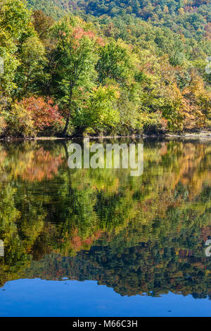 West Virginia, Appalachia Greenbrier County, Greenbrier River, Wasser, Nebenfluss, Allegheny Mountains, Bäume, Herbstfarben, Blattwechsel, Herbst, Saison, Bäume, wir Stockfoto