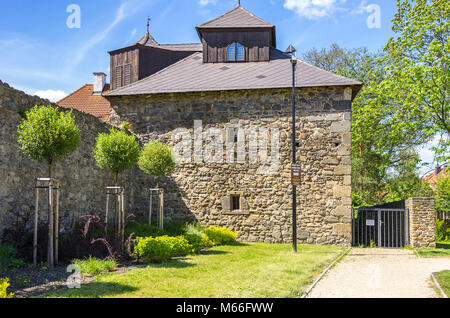 Klatovy, Tschechien - Gebäude der alten historischen mittelalterlichen Stadtbefestigung. Stockfoto