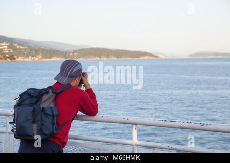 Mensch, die Bilder von der schönen Landschaft von der Fähre, Vancouver, British Columbia, Kanada. Stockfoto